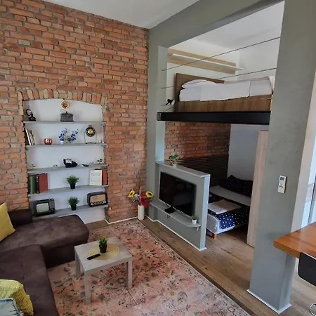 Stylish 10 Min Walk To Old Town